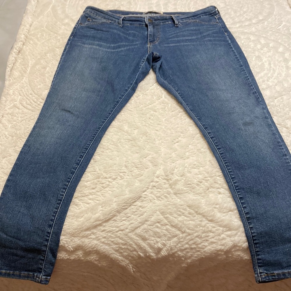 Women’s Plus Size Levi Signature Jeans. Size 18 M
